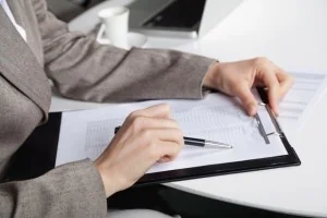 קבלת פיצוי עבור נפילה או תאונה בשטח פרטי